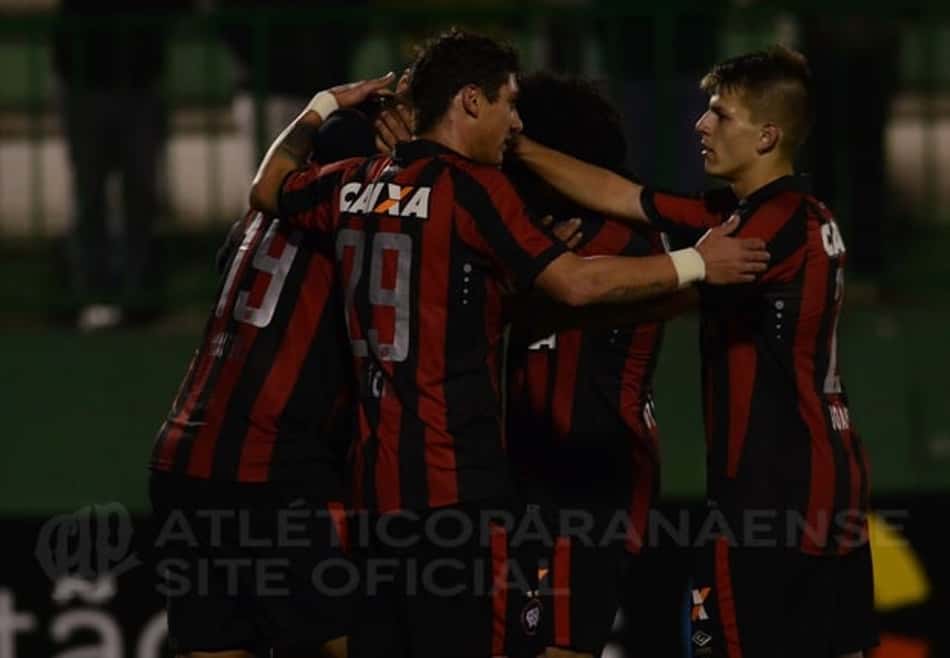 Com gol de Walter, Atlético-PR empata com Chapecoense e avança na Copa do Brasil