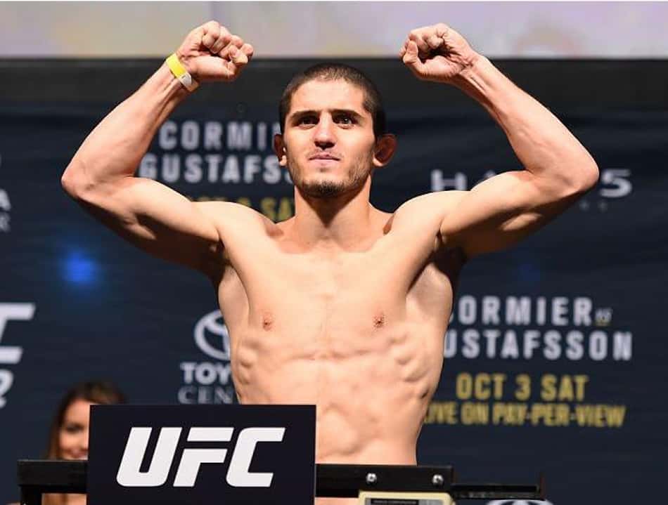 Islam Makhachev desafia Charles do Bronx: "Quero acabar com ele"