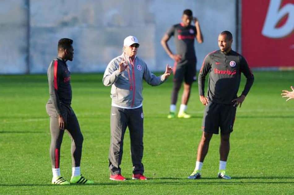 Falcão tenta diminuir pressão no Inter: "importante é jogar bem"
