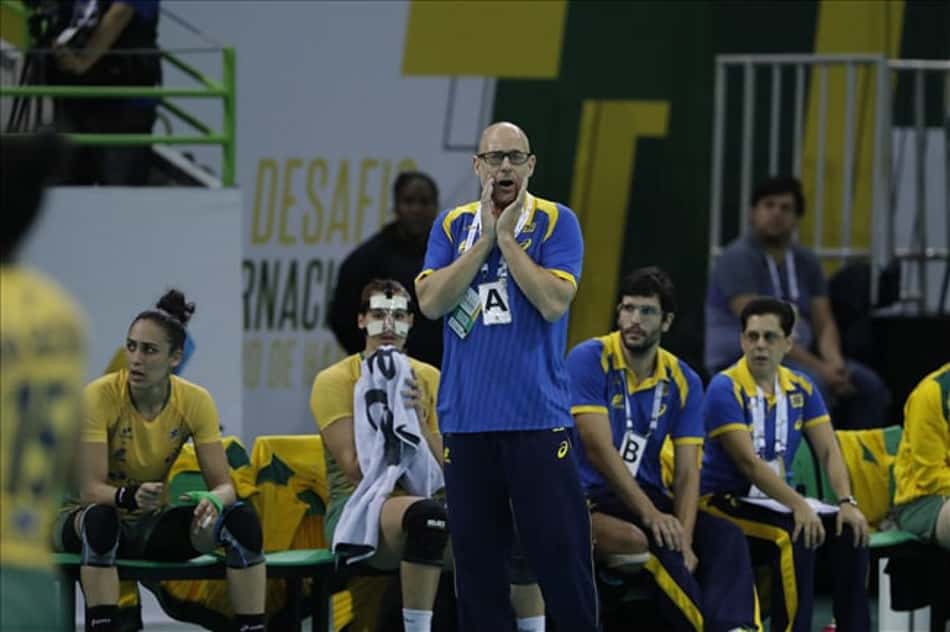 Seleção Brasileira volta a quadra contra Holanda