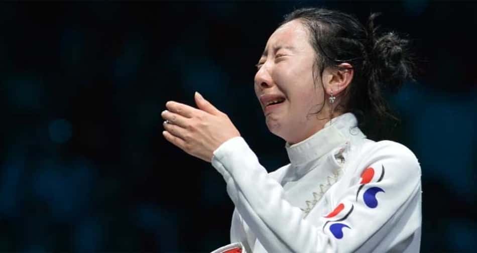 Sul-coreana Shin A Lam chorou compulsivamente ao perder semifinal da espada na Esgrima em Londres; houve erro de arbitragem