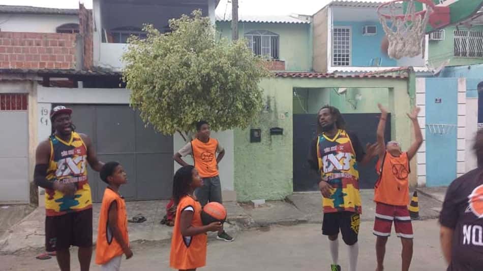Cultura na Cesta leva esperança a comunidade do Rio. E a Olimpíada?