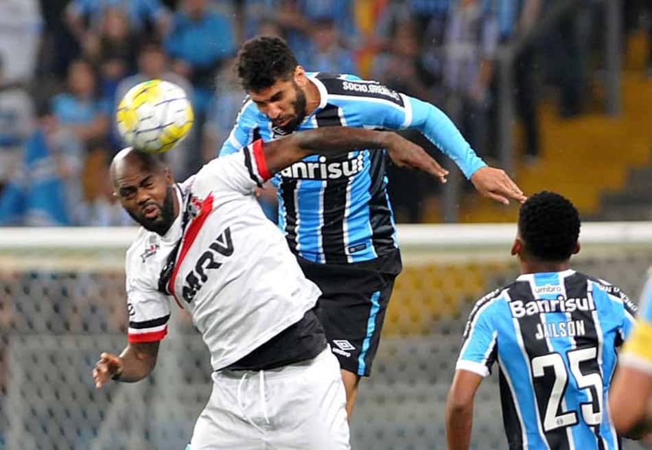 Grêmio volta a decepcionar e só empata com o Santa Cruz na Arena