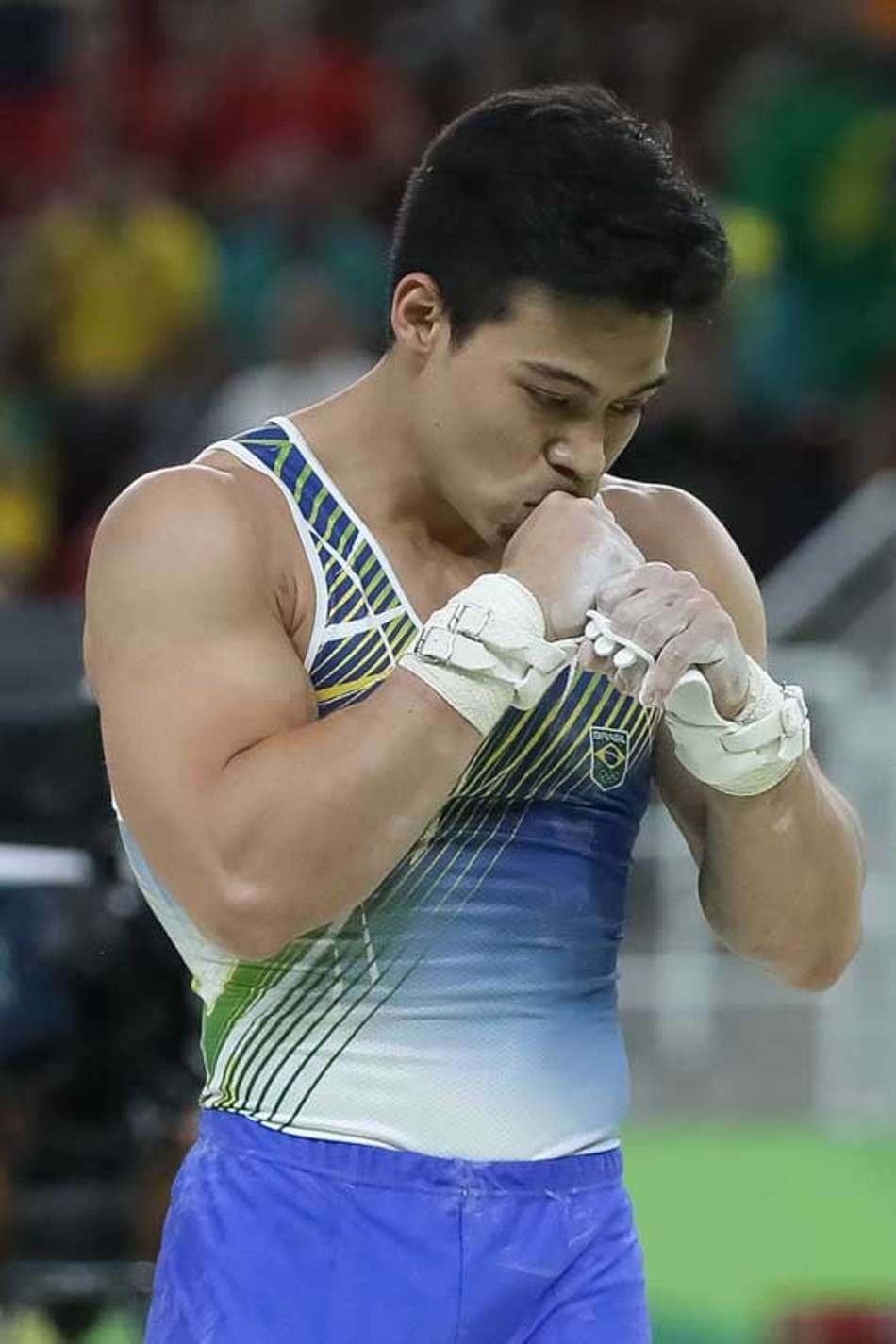 Sérgio Sasaki e Arthur Nory nas finais do individual geral