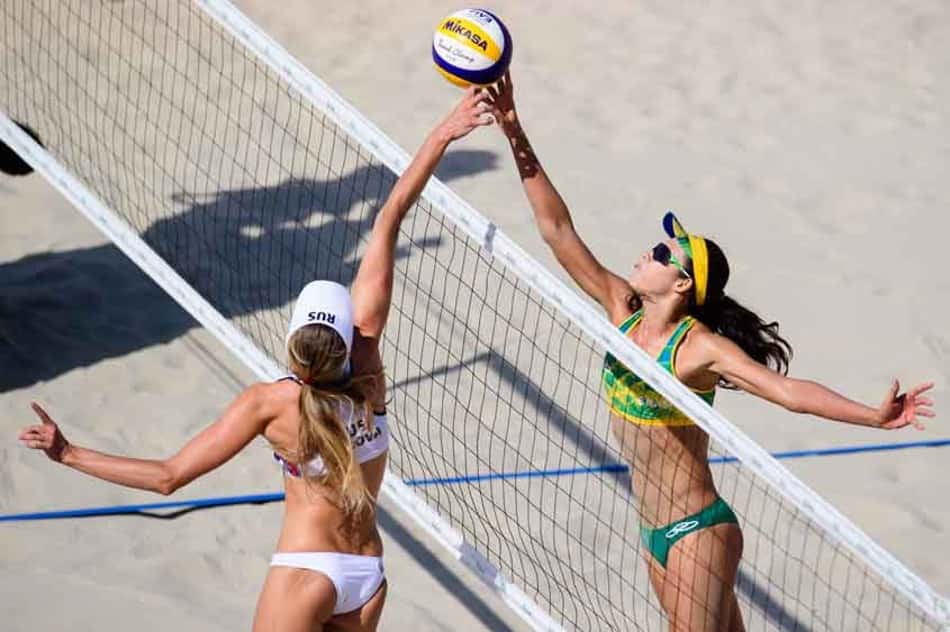 Larissa e Talita estreiam com vitória tranquila sobre russas