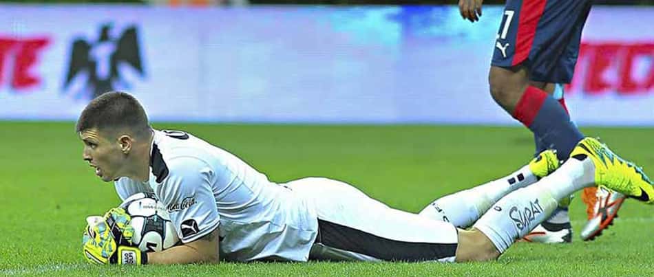 Goleiro brasileiro ganha destaque no México: 'Muralha impenetrável'