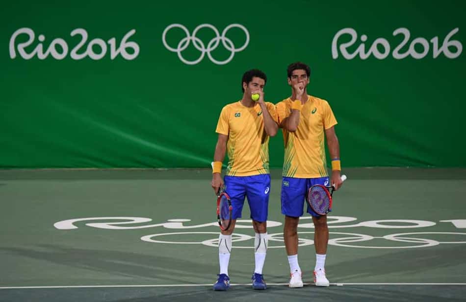 Thomaz Bellucci e André Sá estão na segunda rodada de duplas