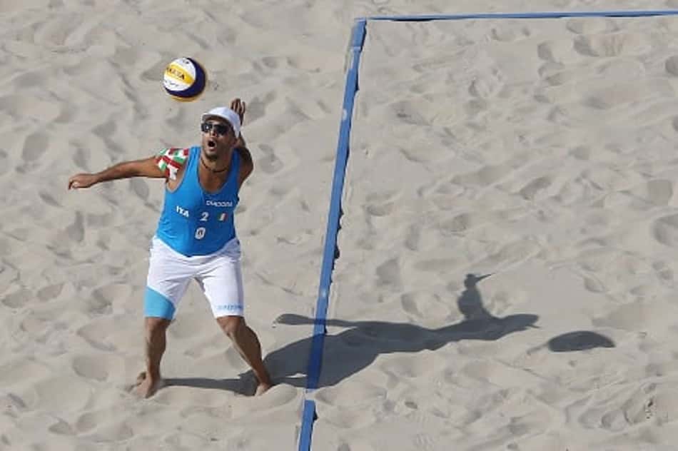 Adrian Carambula se destaca pelo saque estilo "Jornada nas Estrelas"