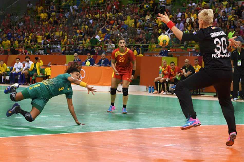 Ana Paula é destaque em partida que Brasil vence a Romênia