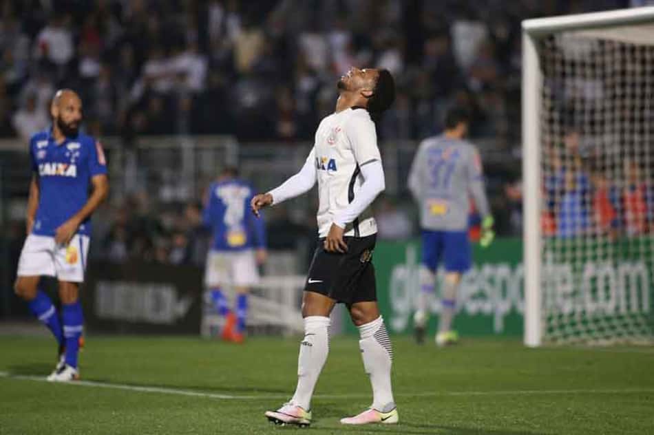 Cristóvão atribui vaias à 'cultura' e vê Corinthians no nível dos melhores