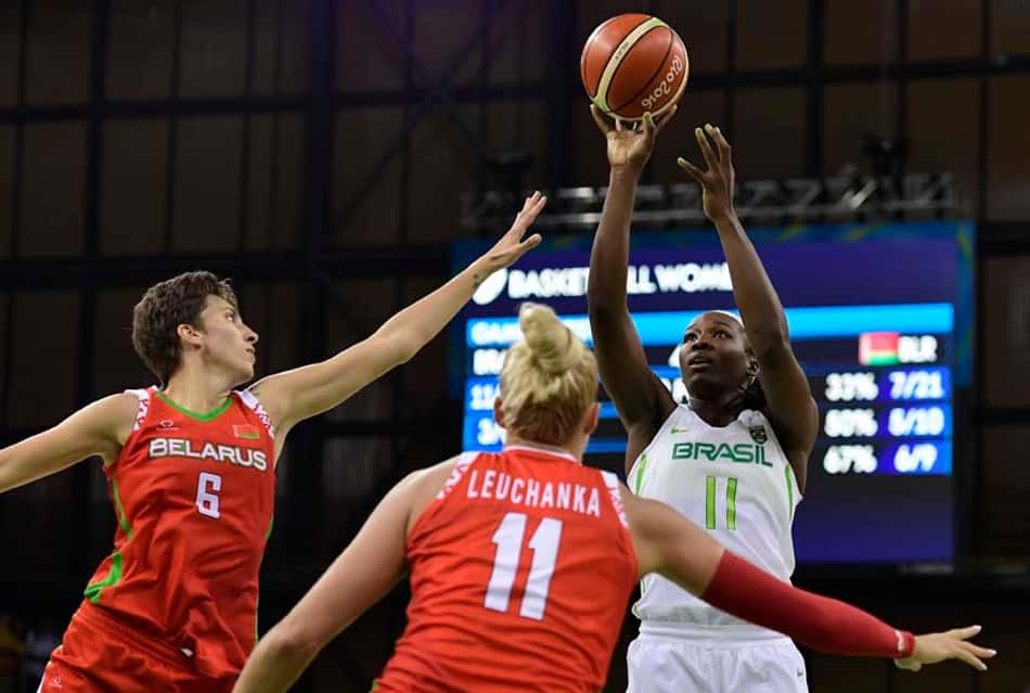 O Brasil levou a virada da Bielorrússia no basquete feminino e está perto da eliminação