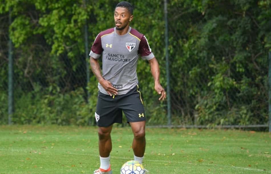 Volante vê Michel Bastos como 'bom de grupo' e pede paz no São Paulo