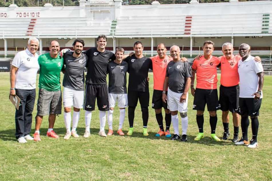 Ex-jogadores e jornalistas fizeram jogo nas Laranjeiras