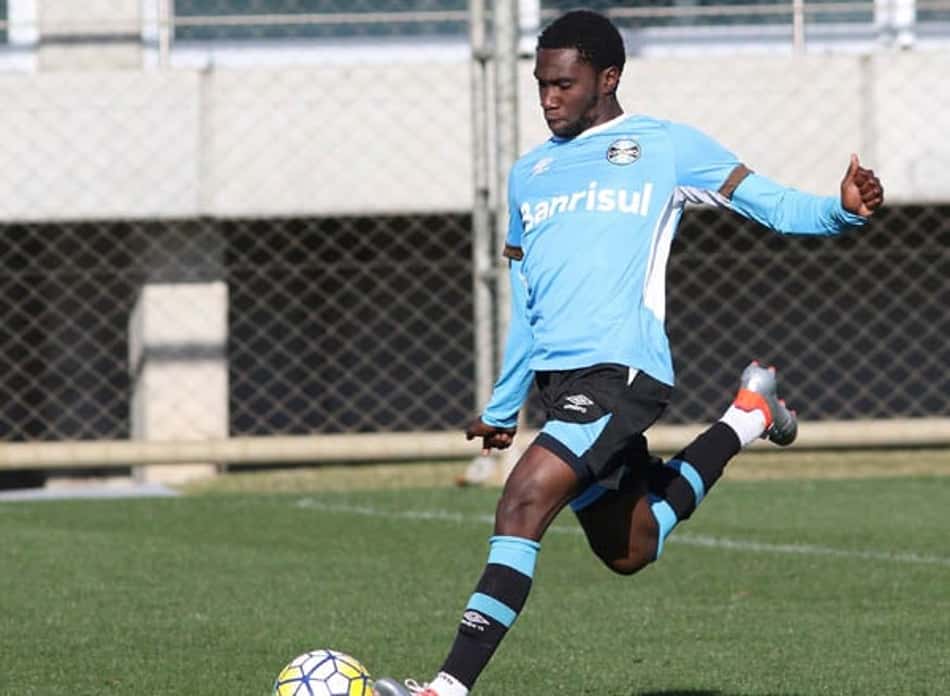 Negueba se torna dúvida para o jogo contra o Corinthians