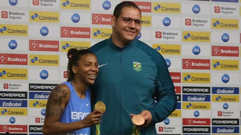 VÍDEO: Rafael Silva fala sobre conquista do bronze 'no quintal de casa'