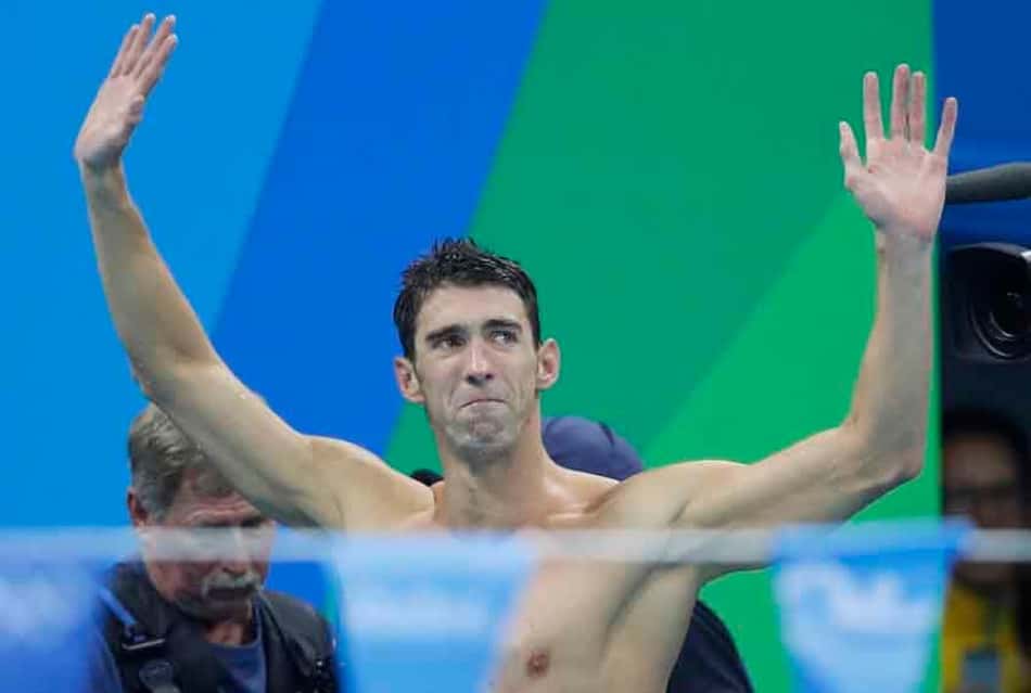Michael Phelps festeja a medalha nos 4x100m medley 