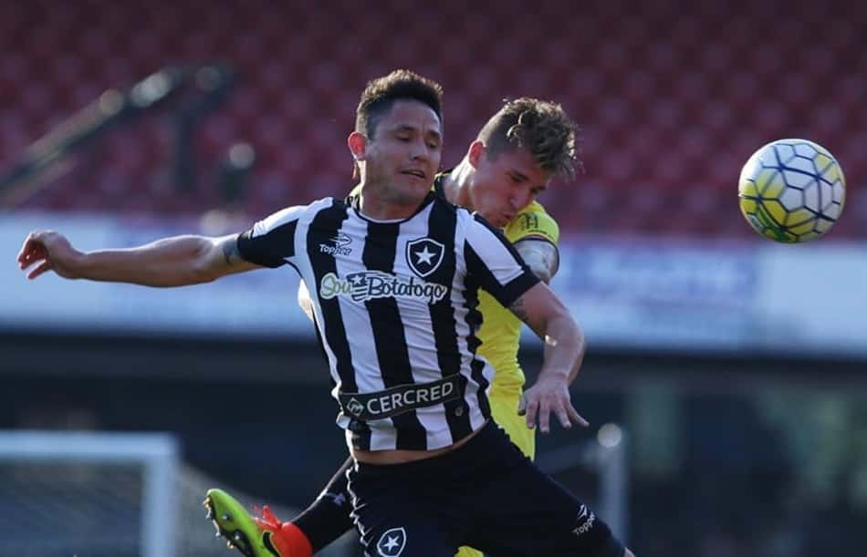Lyanco em ação contra o Botafogo: ele é uma joia do São Paulo 