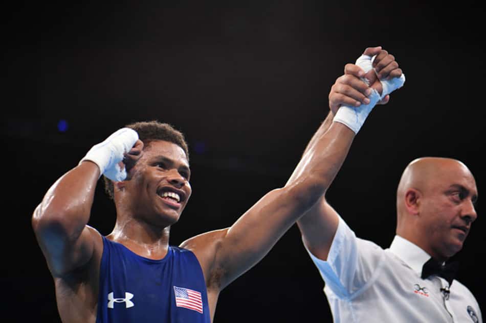 Joia americana cita 'nervosismo' após vitória sob olhares de Mayweather