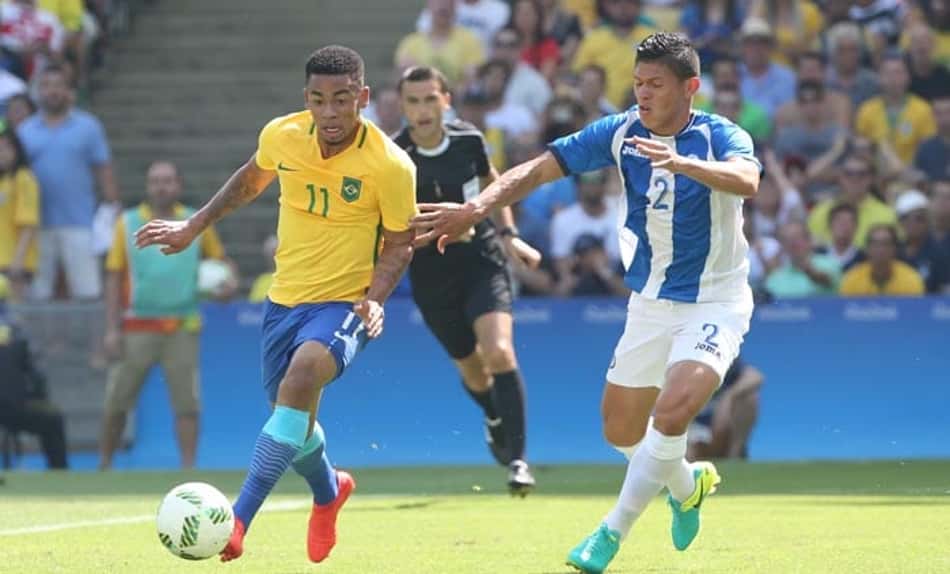 Jesus comemora 'vitória espetacular', mas admite fantasma pela Copa-2014