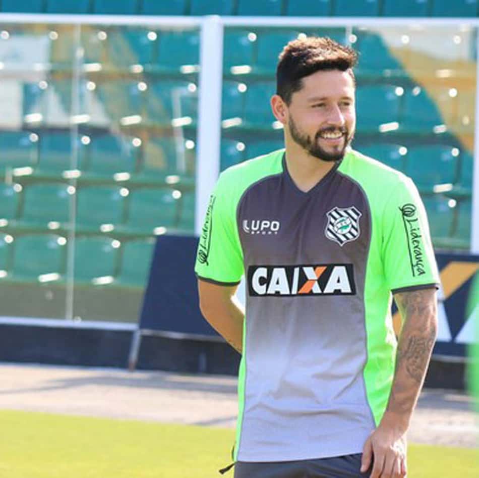 Novo reforço do Figueirense, Elvis é o maior garçom da Série B 2016