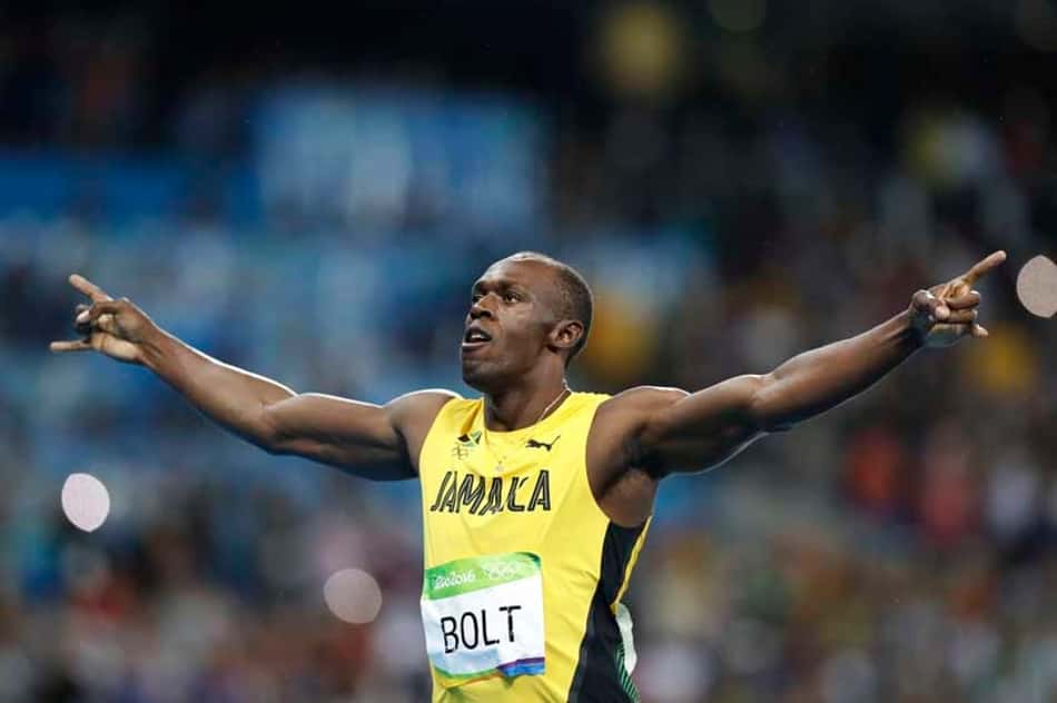 Bolt comemora o tricampeonato nos 200m 
