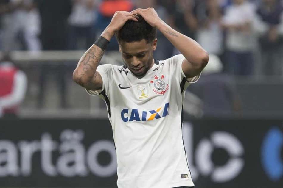 Em condições opostas, André e Bruno Henrique podem dar adeus ao Timão