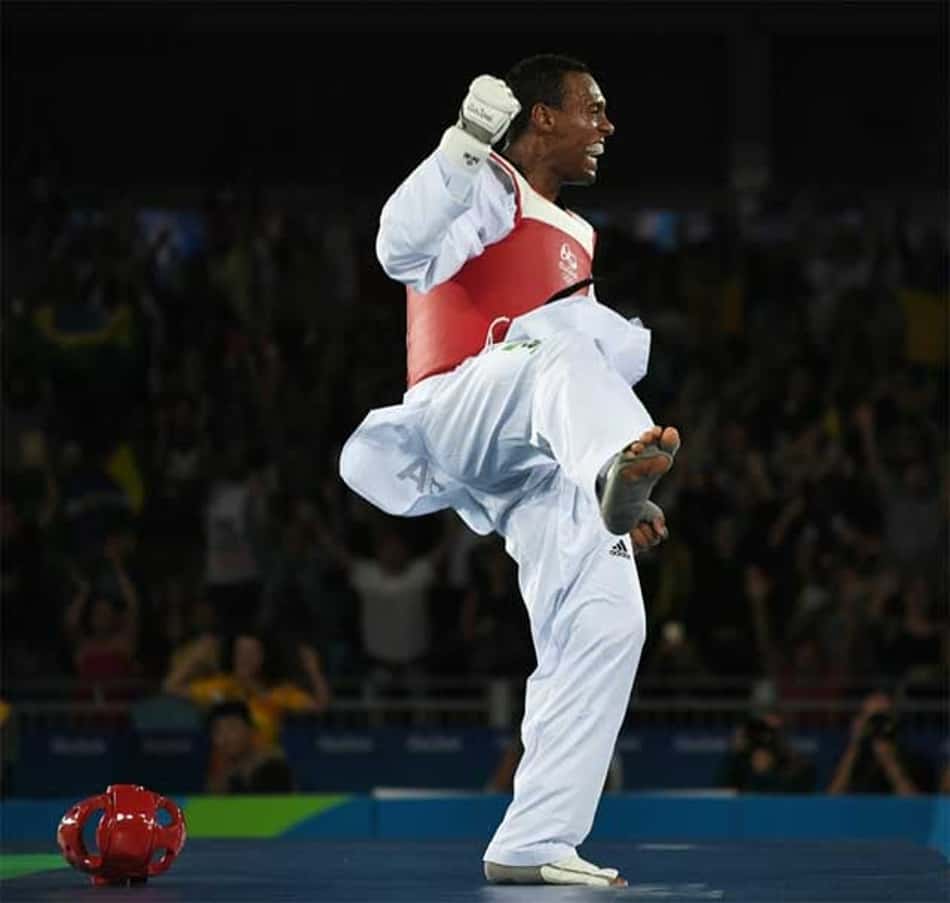Maicon Siqueira celebra medalha conquistada na Rio-2016<br>
