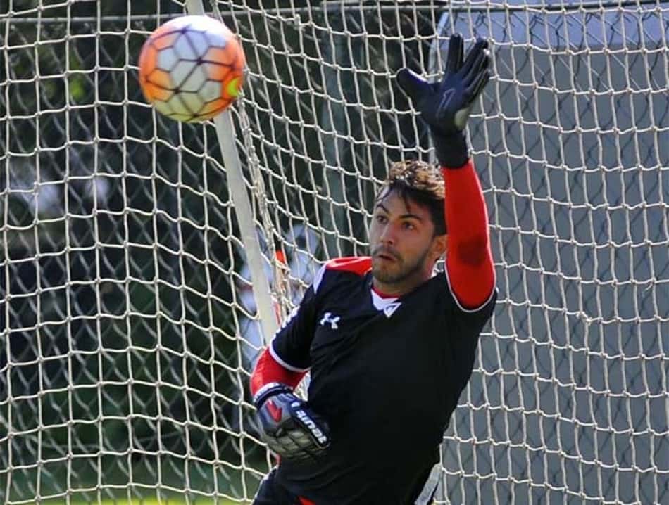 Renan Ribeiro faz defesa em treino do São Paulo