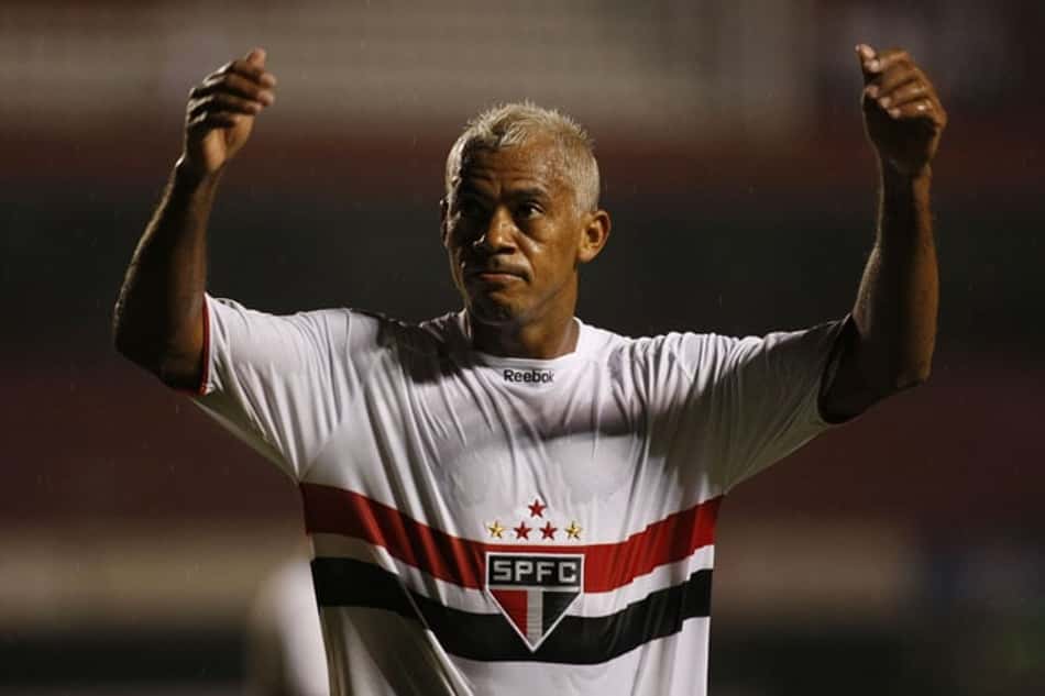 Revelado no Campinense, passou por clubes paulistas e pelo Santos antes de ser campeão estadual em 1998 e 2000 pelo São Paulo