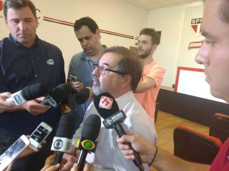 Marco Aurélio Cunha visita o São Paulo e diz: 'Tem de tirar os cansados'