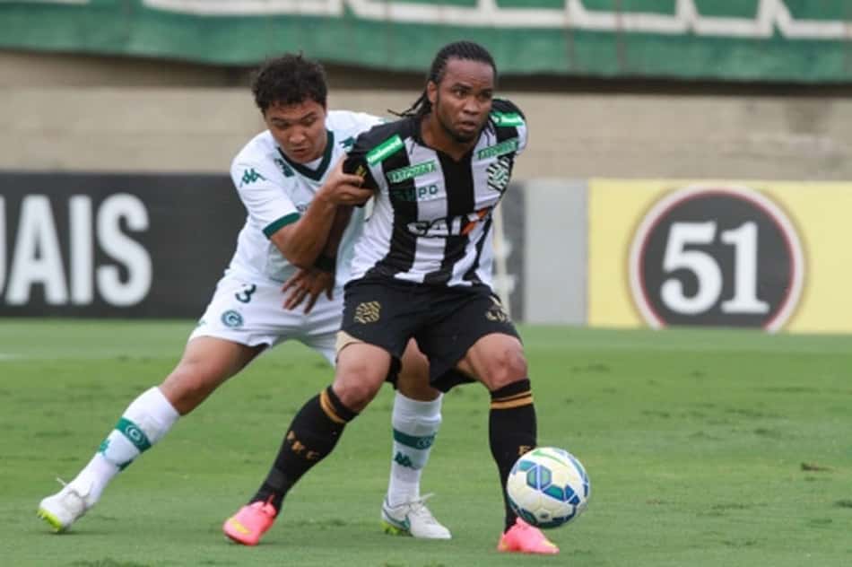 Figueirense anuncia desligamento do meia Carlos Alberto