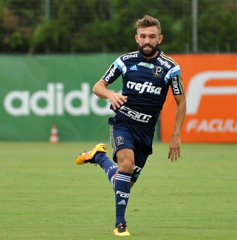 Emprestado pelo Palmeiras, Allione assina contrato com o Bahia