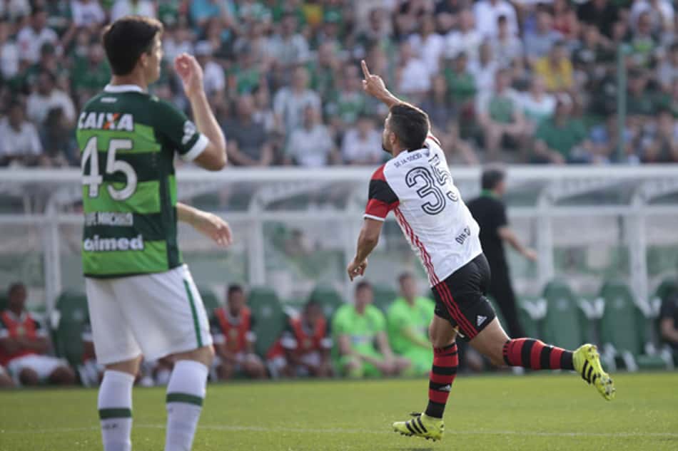 ATUAÇÕES: Setor ofensivo carrega o Fla contra a Chape. Vote no melhor!