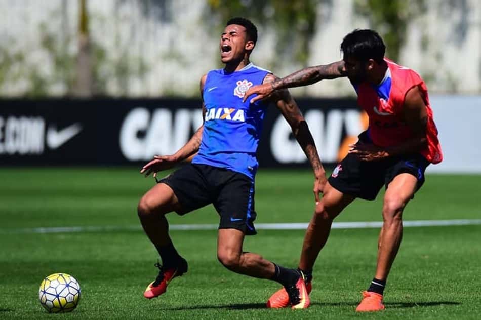Gustavo sofreu dura entrada de Vilson no treino&nbsp;