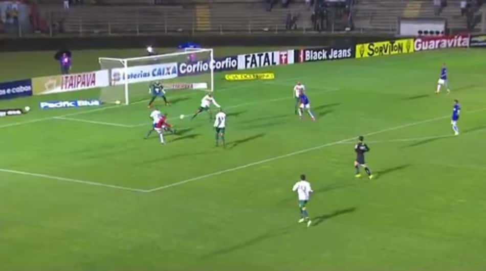 Contestado, Lúcio Flávio entra na segunda etapa e garante triunfo do Paraná