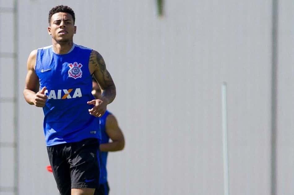 Gustavo brilhou no treino do Corinthians