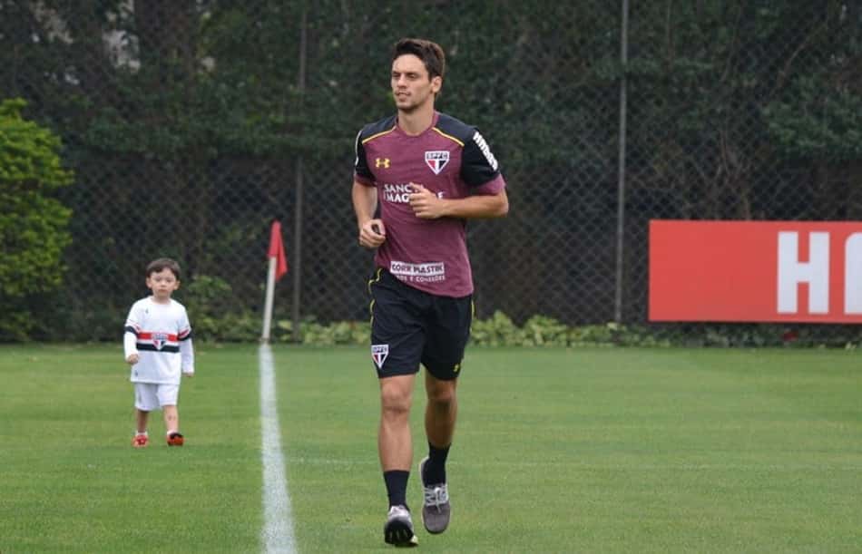 Rodrigo Caio isenta Ricardo Gomes e culpa time sem confiança por má fase