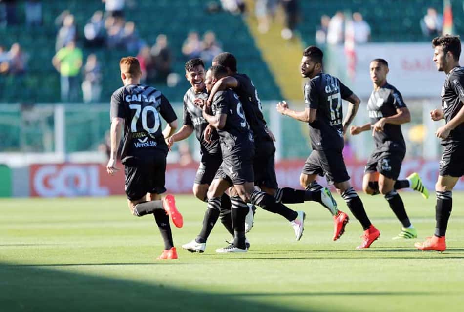 Com gol no início do jogo, Figueira vence Furacão e deixa a degola