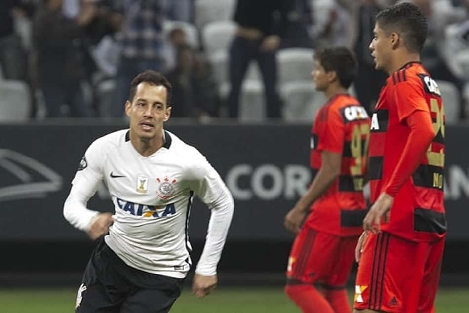 Rodriguinho abriu o placar contra o Sport