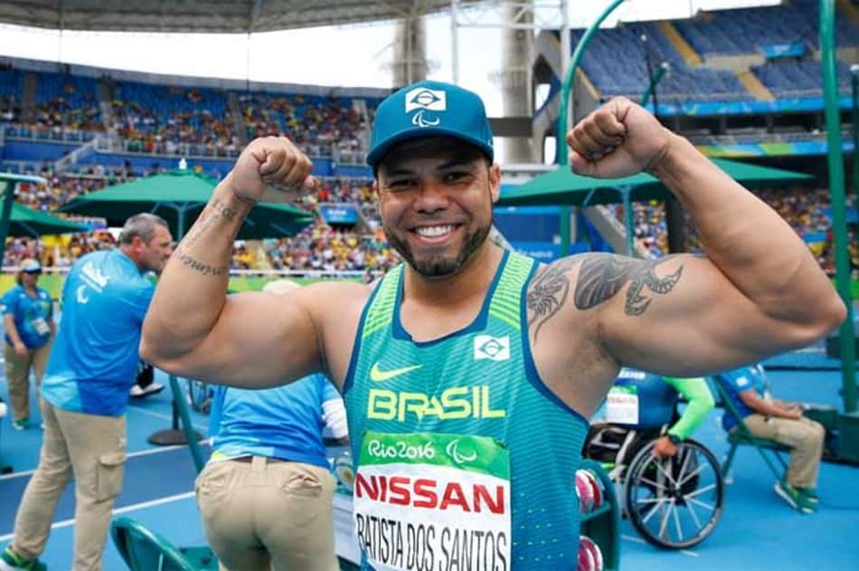 Claudiney Batista é bicampeão paralímpico no lançamento de disco