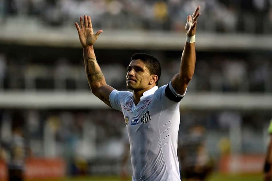 Com gol de Renato, Santos derrota o Corinthians de virada 