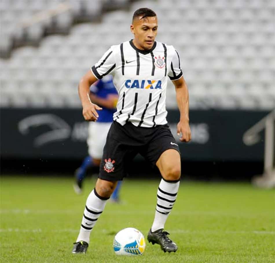  Léo Jabá em ação na Arena Corinthians no duelo com o Cruzeiro, pela semifinal da Copinha