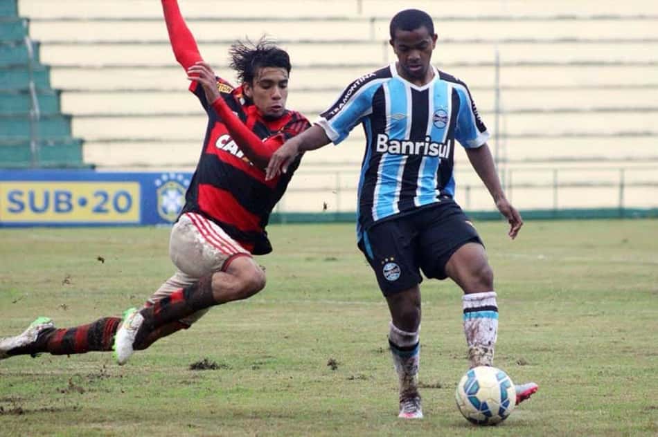 'Estou pronto para entrar e fazer a diferença' diz atacante do Grêmio
