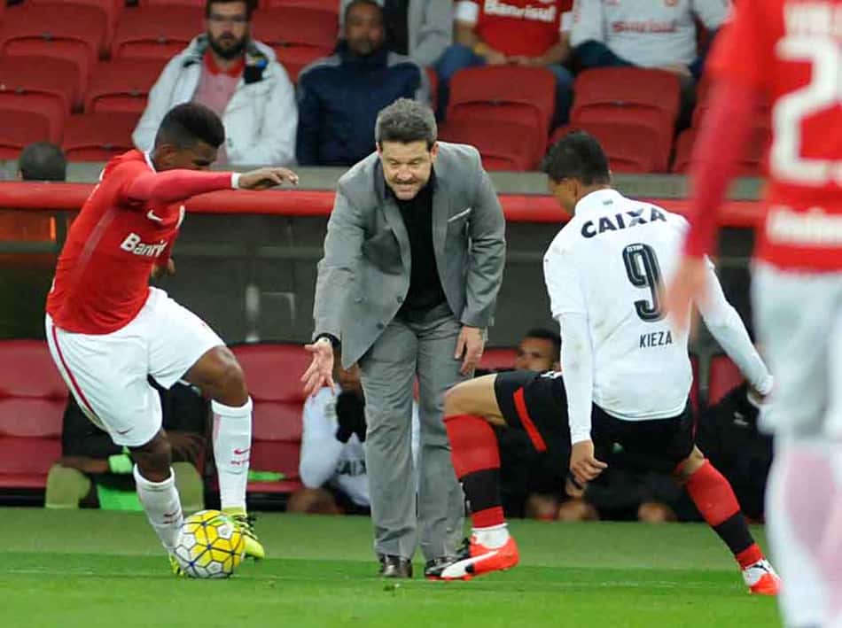 Vitória derrota o Inter em pleno Beira-Rio na estreia de Argel Fucks