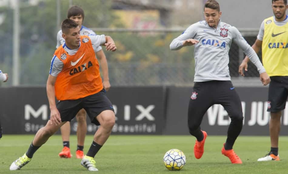 Marciel se reapresenta ao Timão sem ritmo, mas já recebe elogio: 'Será útil'