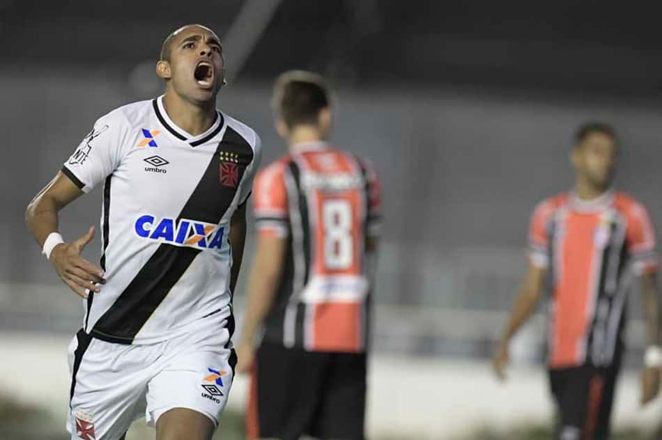 Vasco vence Joinville e mantém a liderança. Siga os vestiários!