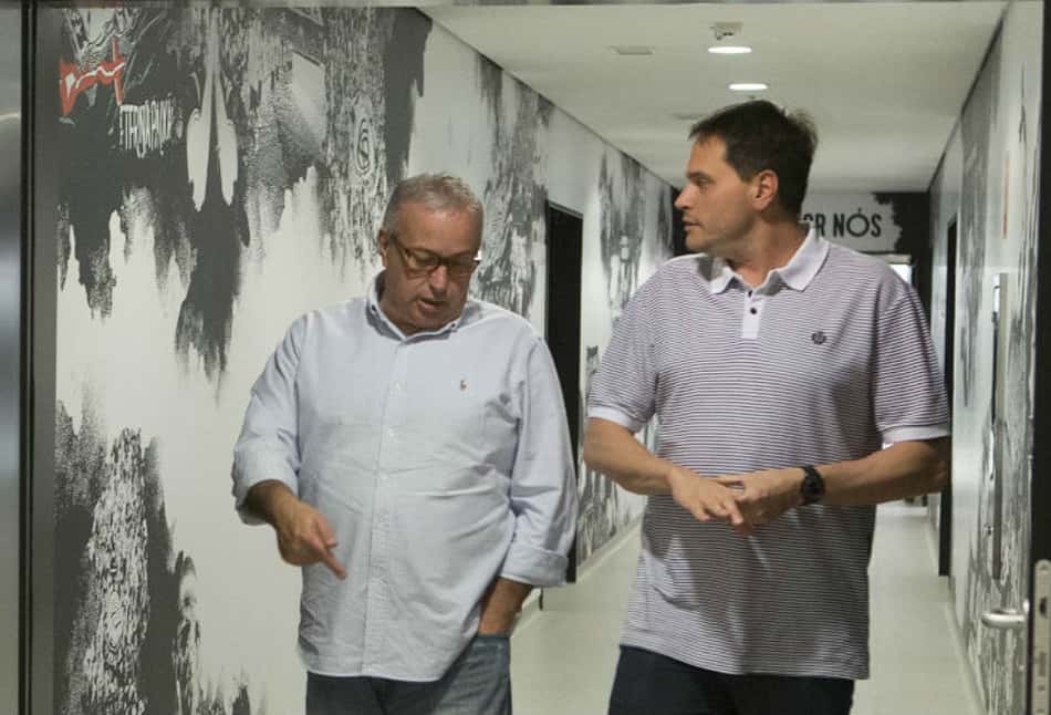 Incomodado por acerto com Oswaldo, diretor de futebol deixa o Corinthians