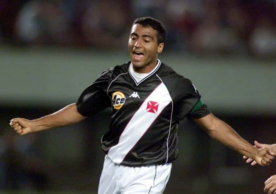 Romário foi ídolo no Vasco. Ao todo, balançou a rede adversária 324 vezes pelo Cruz Maltino e nele marcou seu milésimo gol