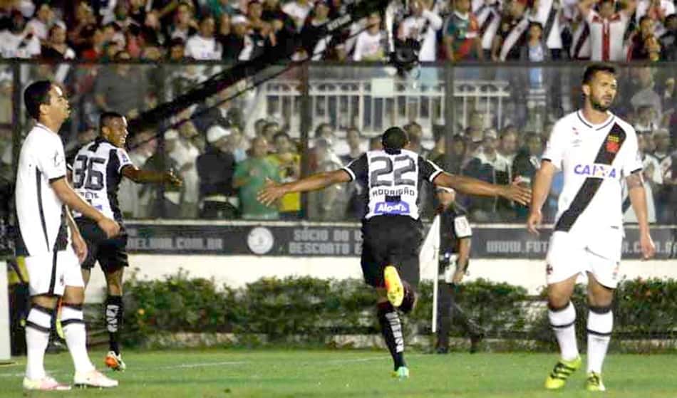 Vasco luta, mas Santos garante a vaga em São Januário. Siga o pós-jogo!