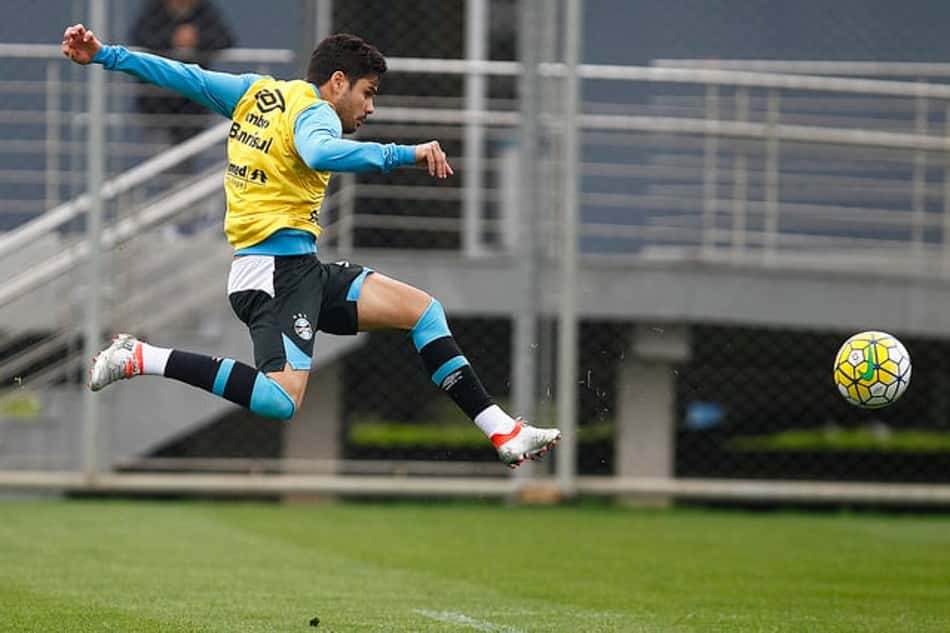 Clubes elaboram acordo e Henrique Almeida retorna ao Coritiba